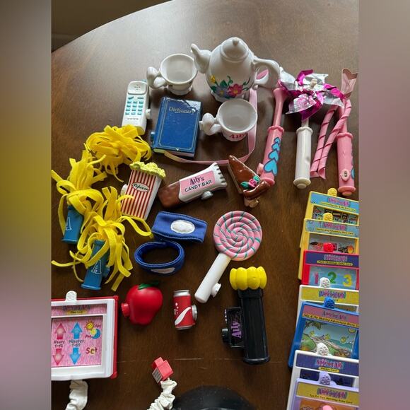 Vintage 1999 Amazing Ally Doll Lot of Doll Clothes Shoes Accessories Bundle - Picture 15 of 16